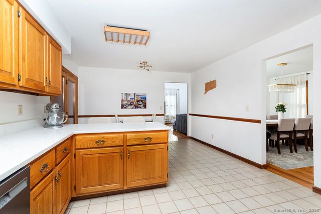 8 Phoebee Lane, Brookfield, CT 06804