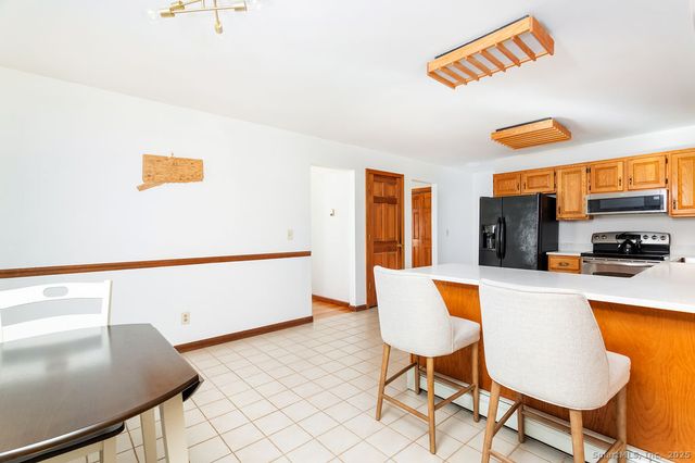 8 Phoebee Lane, Brookfield, CT 06804