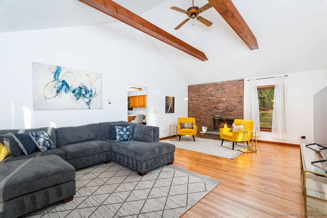 8 Phoebee Lane, Brookfield, CT 06804