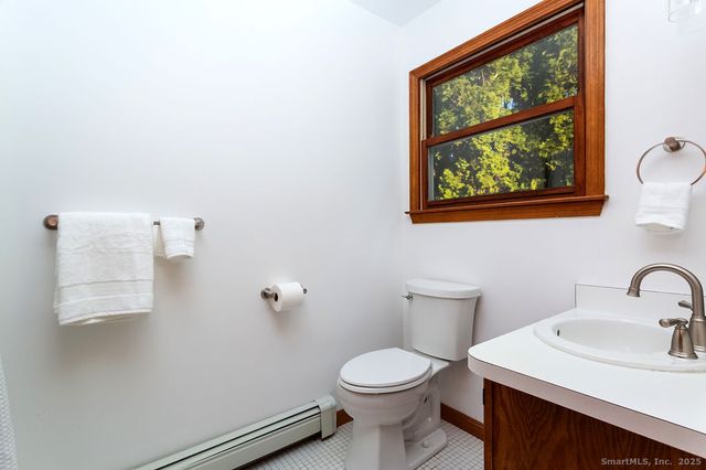 8 Phoebee Lane, Brookfield, CT 06804