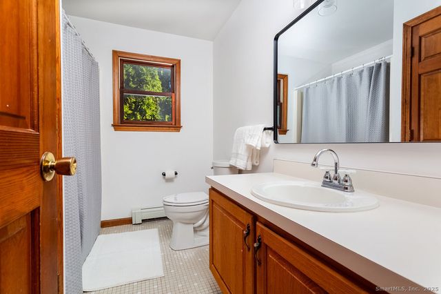 8 Phoebee Lane, Brookfield, CT 06804