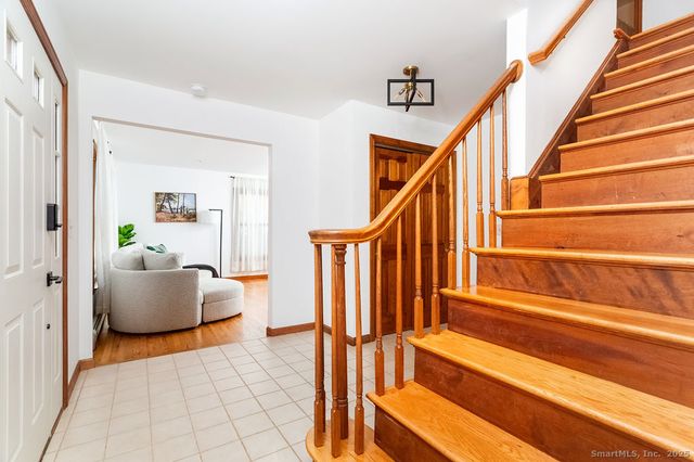 8 Phoebee Lane, Brookfield, CT 06804