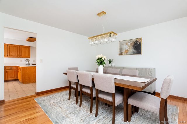 8 Phoebee Lane, Brookfield, CT 06804