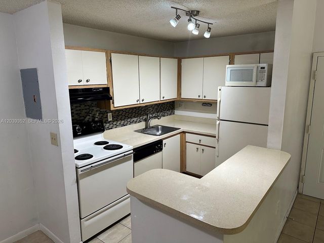 7200 NW 179th Street 311, Hialeah, FL 33015