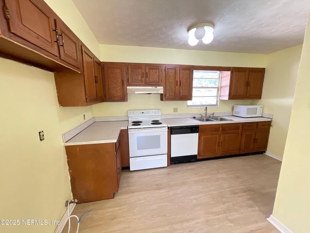 4801 BLACK PINE Court, Jacksonville, FL 32210