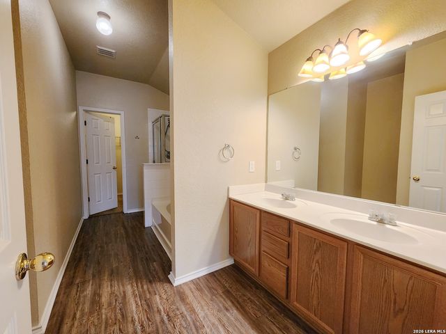 5402 TOMAS CIR, San Antonio, TX 78240