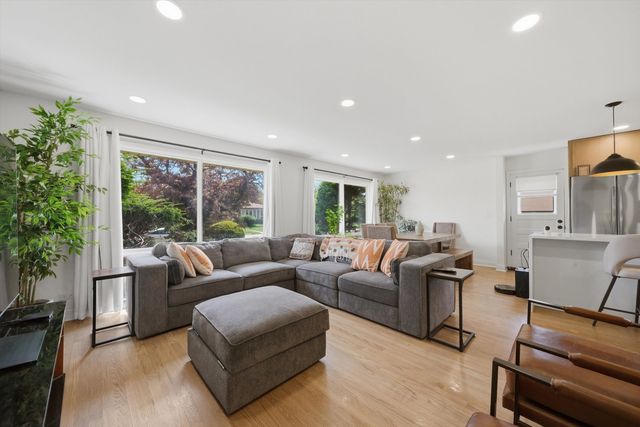 9536 Tripp Avenue, Skokie, IL 60076