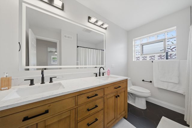9536 Tripp Avenue, Skokie, IL 60076