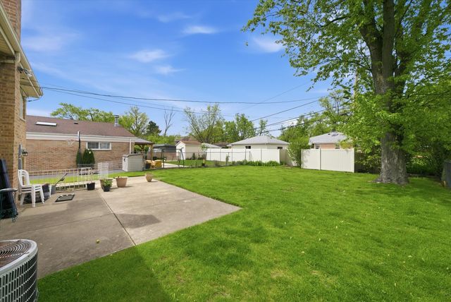 9536 Tripp Avenue, Skokie, IL 60076