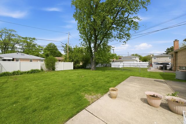 9536 Tripp Avenue, Skokie, IL 60076