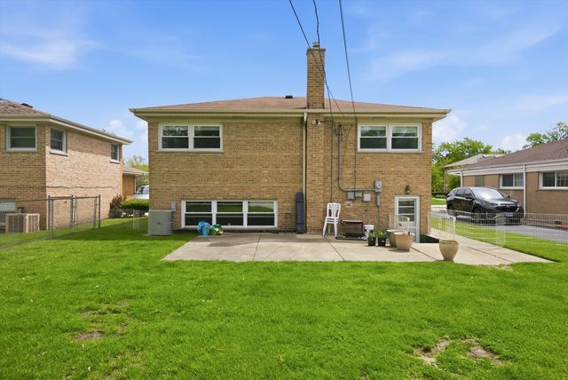 9536 Tripp Avenue, Skokie, IL 60076