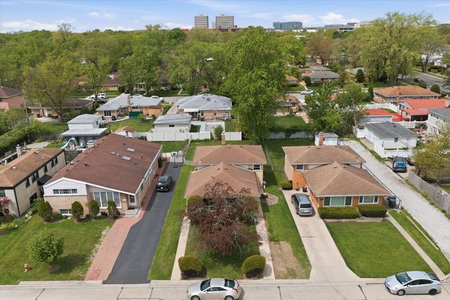 9536 Tripp Avenue, Skokie, IL 60076