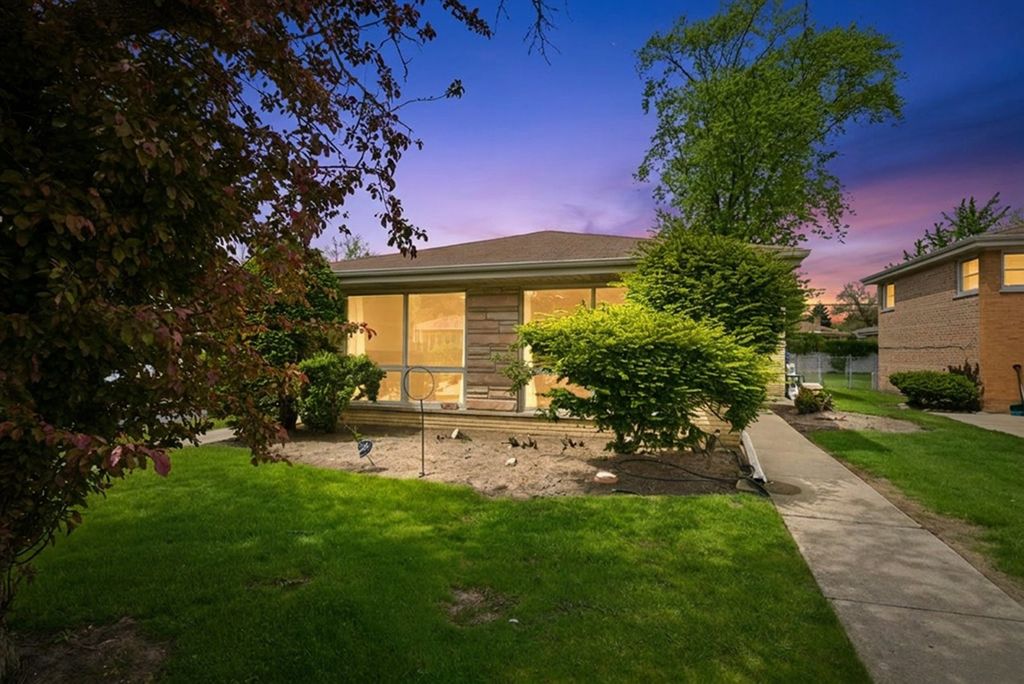 9536 Tripp Avenue, Skokie, IL 60076
