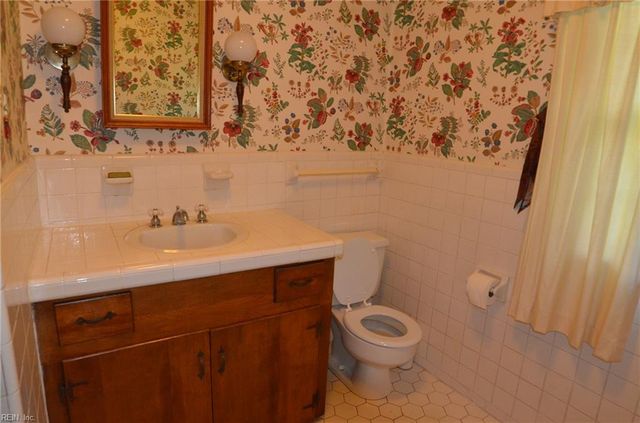 100 Sunset DR, Franklin, VA 23851