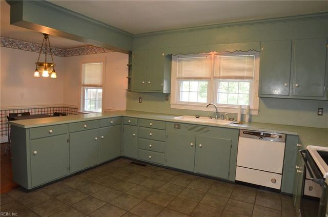 100 Sunset DR, Franklin, VA 23851