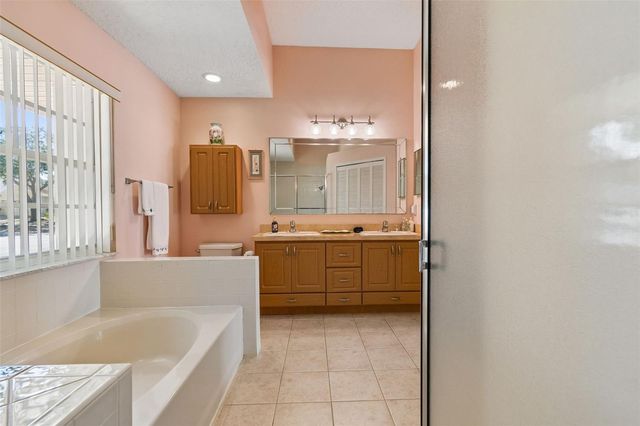907 BRITTANY PARK BOULEVARD, Tarpon Springs, FL 34689