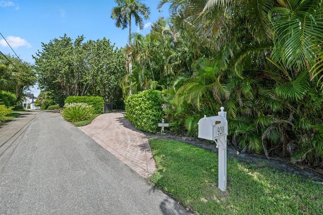920 Hibiscus Lane, Delray Beach, FL 33444