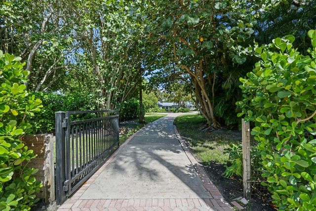 920 Hibiscus Lane, Delray Beach, FL 33444