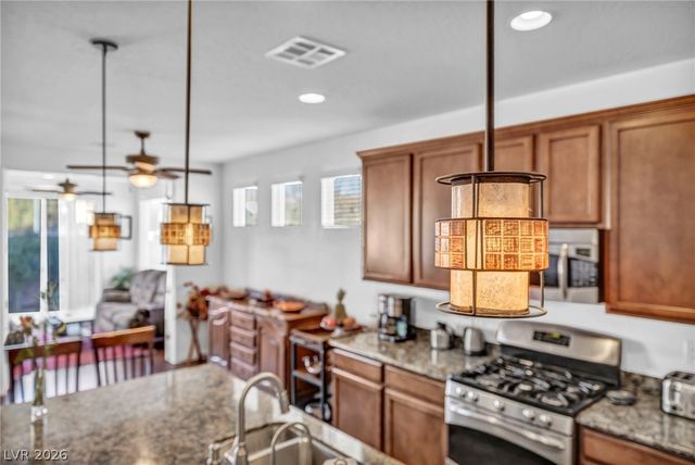 9076 Bridal Creek Avenue, Las Vegas, NV 89178