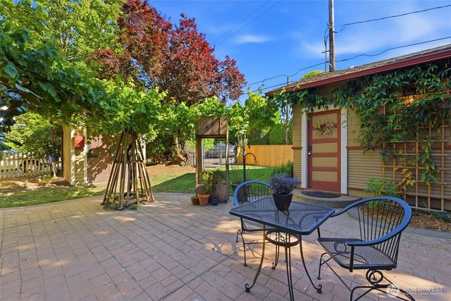 502 N E Street, Tacoma, WA 98403