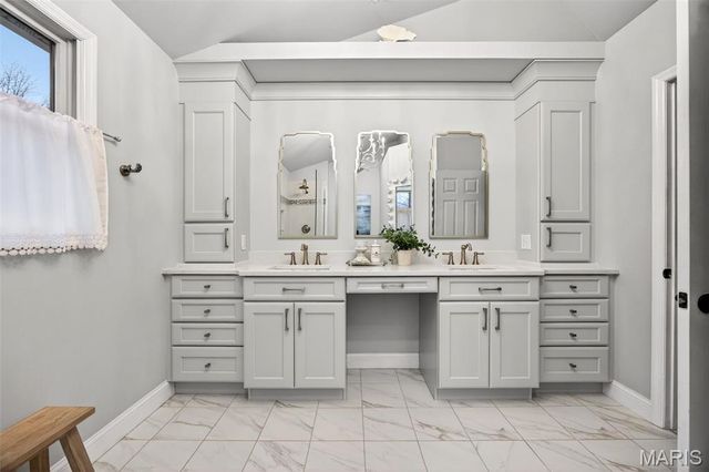 4 Rudder Court, Lake St Louis, MO 63367