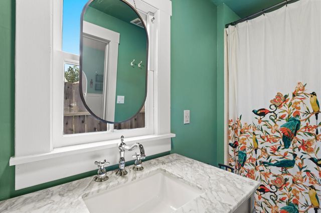 2410 41st St, Sacramento, CA 95817