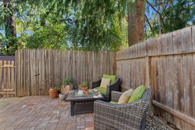 2410 41st St, Sacramento, CA 95817