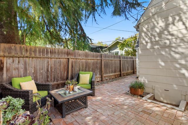 2410 41st St, Sacramento, CA 95817