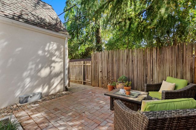 2410 41st St, Sacramento, CA 95817