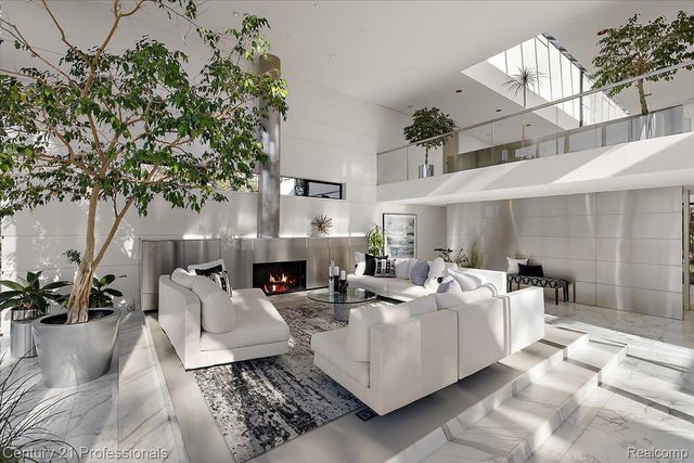 5904 Wing Lake Road, Bloomfield Charter Township, MI 48301