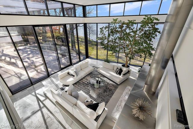 5904 Wing Lake Road, Bloomfield Charter Township, MI 48301