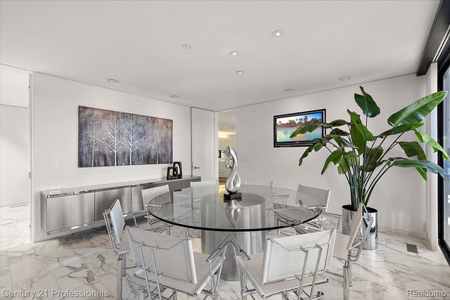 5904 Wing Lake Road, Bloomfield Charter Township, MI 48301