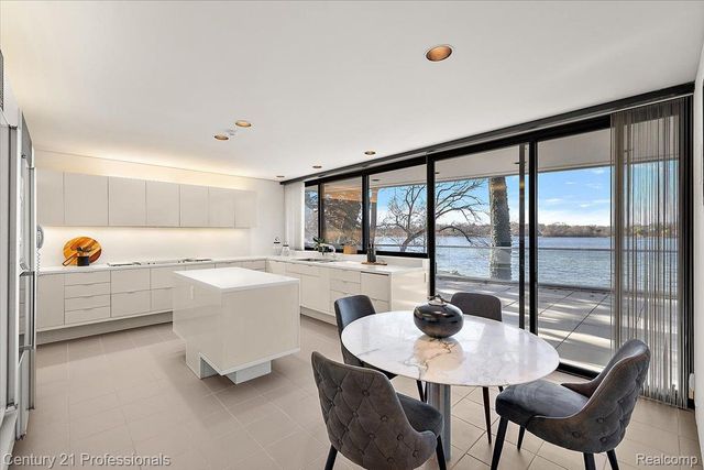 5904 Wing Lake Road, Bloomfield Charter Township, MI 48301