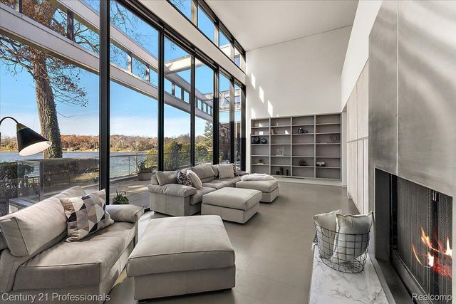 5904 Wing Lake Road, Bloomfield Charter Township, MI 48301