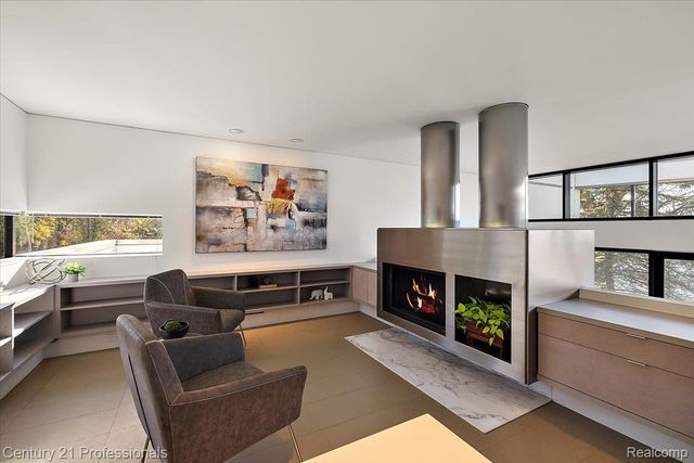 5904 Wing Lake Road, Bloomfield Charter Township, MI 48301