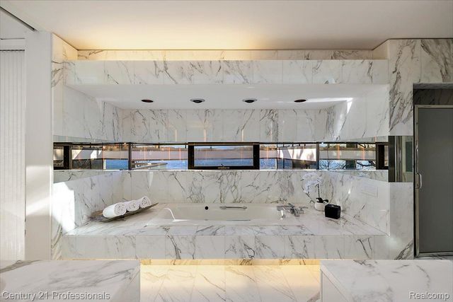 5904 Wing Lake Road, Bloomfield Charter Township, MI 48301