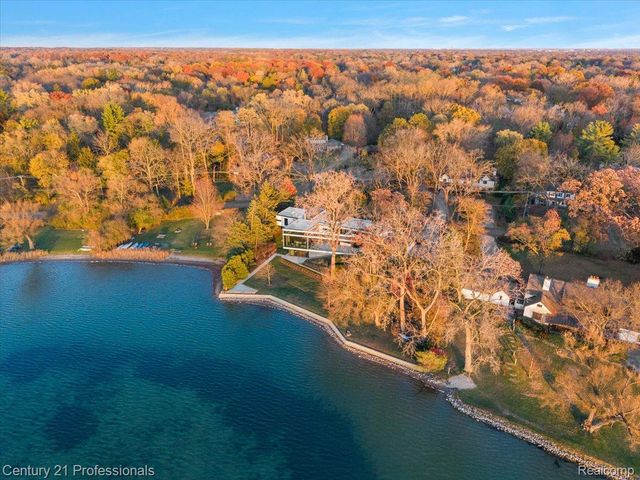 5904 Wing Lake Road, Bloomfield Charter Township, MI 48301