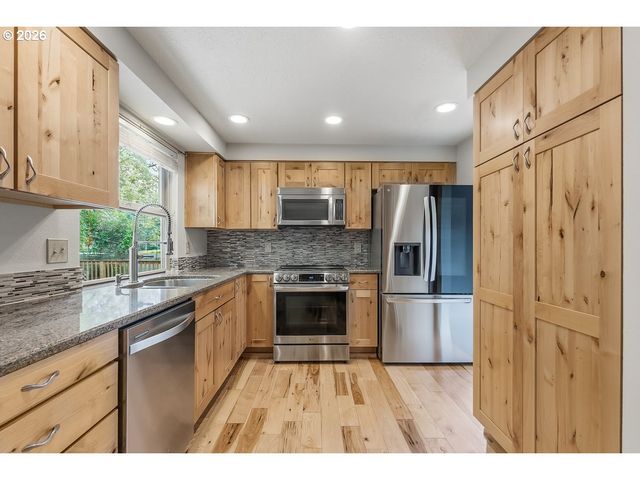 1214 Sw 213TH Ave, Beaverton, OR 97003