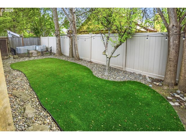 1214 Sw 213TH Ave, Beaverton, OR 97003