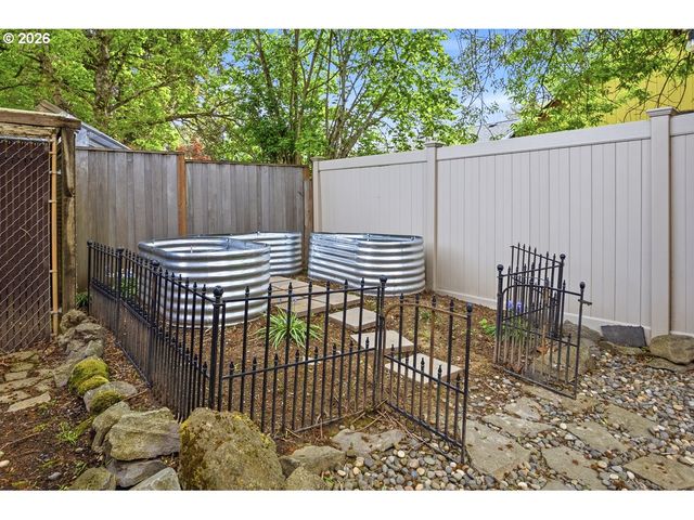 1214 Sw 213TH Ave, Beaverton, OR 97003