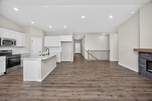 9461 Emilia Lane, West Des Moines, IA 50266