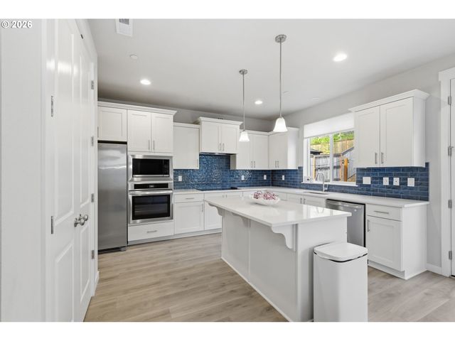 2757 ROCKROSE Ln, Eugene, OR 97403