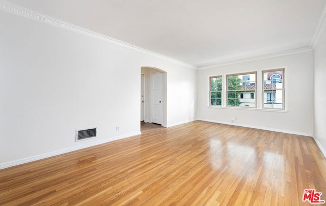 937 S Bedford Street, Los Angeles, CA 90035