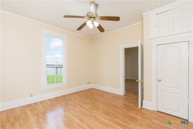 211 W Mesquite Avenue, Rogers, TX 76569