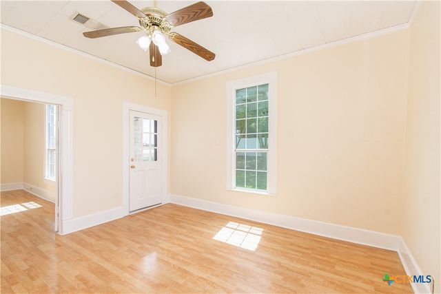 211 W Mesquite Avenue, Rogers, TX 76569