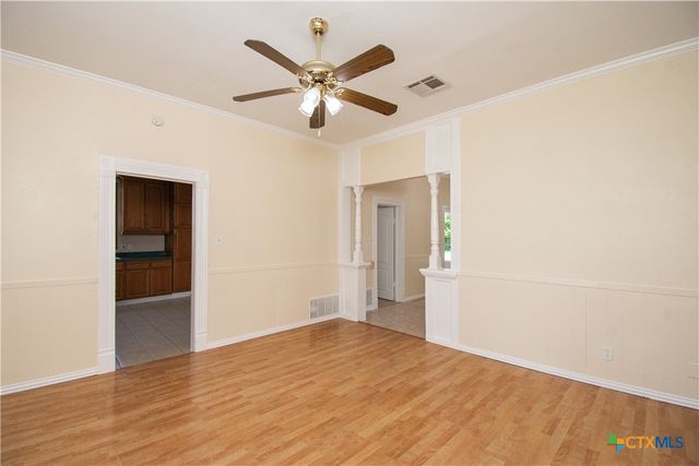 211 W Mesquite Avenue, Rogers, TX 76569