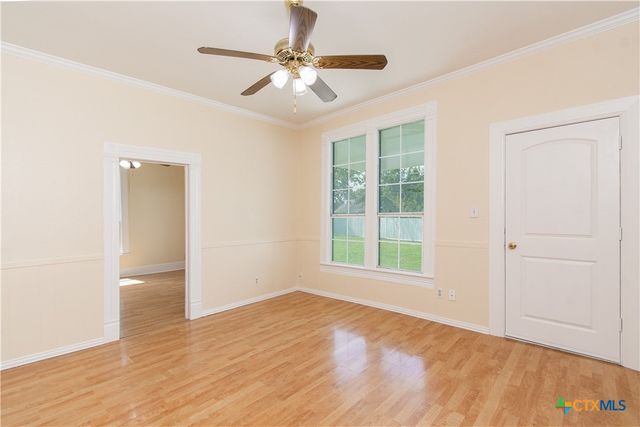 211 W Mesquite Avenue, Rogers, TX 76569