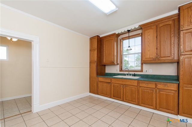 211 W Mesquite Avenue, Rogers, TX 76569