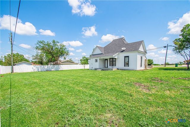 211 W Mesquite Avenue, Rogers, TX 76569