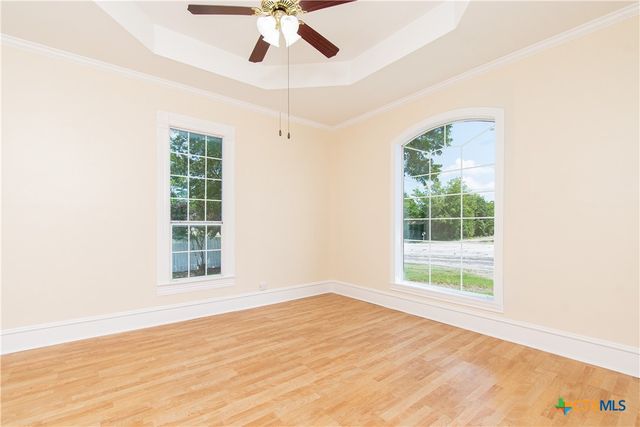211 W Mesquite Avenue, Rogers, TX 76569